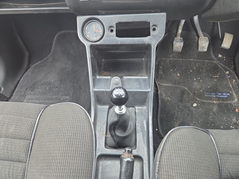 escortrs2000black 11 center console down orig (custom)