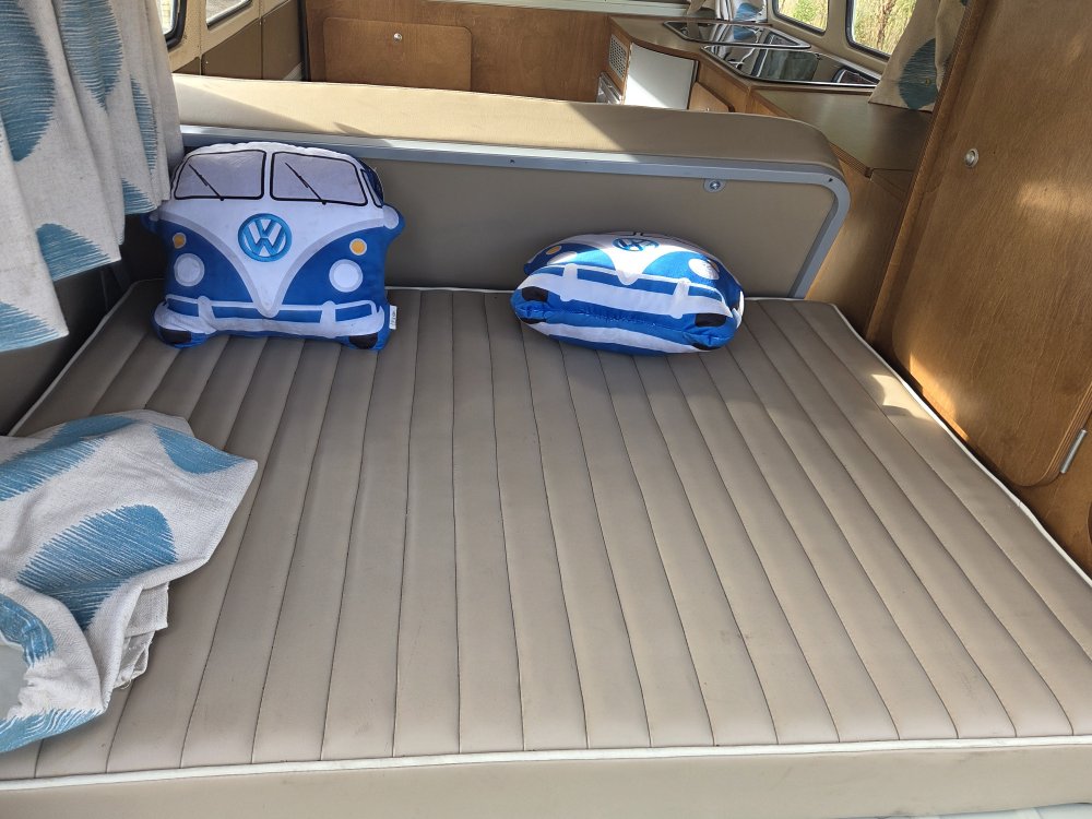 Volkswagen T1 Splitscreen Camper 20261003 111347 1000 750